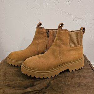 Madewell Suede Chelsea Boots – Lug Sole (7.5)